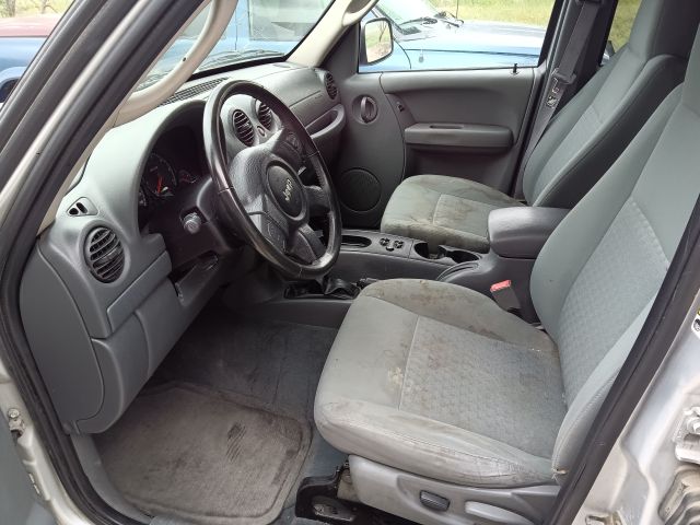 2006 LIBERTY 4X4 SILVER (5).jpg